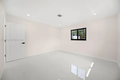 21 SE 7th Street Pompano Beach FL 33060