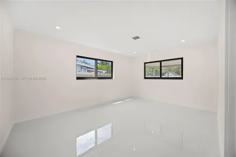 21 SE 7th Street Pompano Beach FL 33060