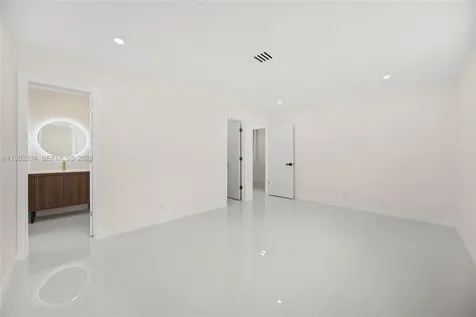 21 SE 7th Street Pompano Beach FL 33060