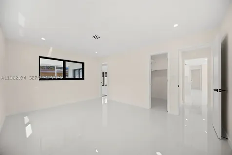 21 SE 7th Street Pompano Beach FL 33060
