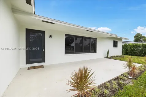 21 SE 7th Street Pompano Beach FL 33060