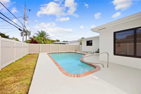 21 SE 7th Street Pompano Beach FL 33060