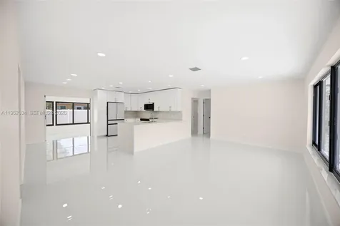 21 SE 7th Street Pompano Beach FL 33060