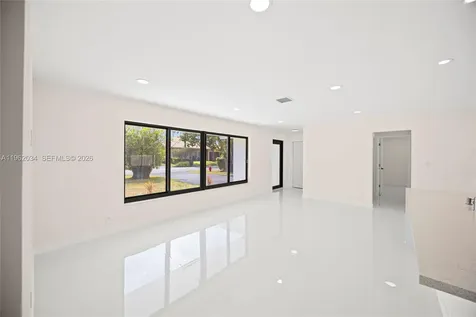 21 SE 7th Street Pompano Beach FL 33060