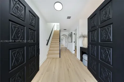 7811 Carlyle Avenue Miami Beach FL 33141