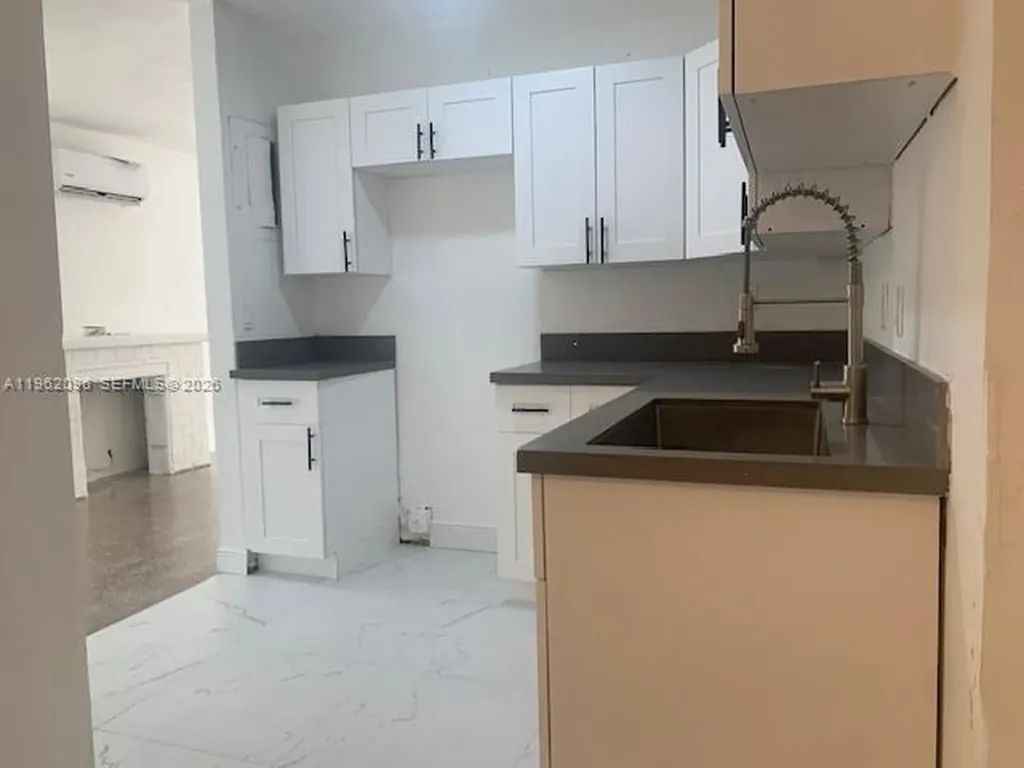 243 SW 21st Way Fort Lauderdale FL 33312