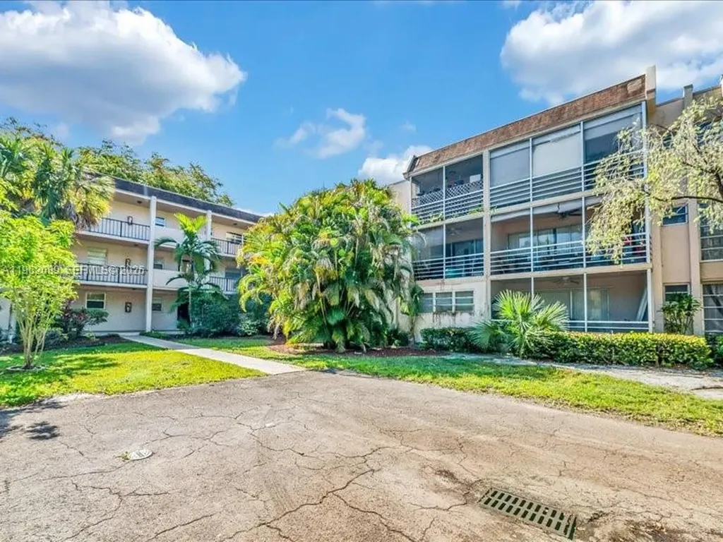 469 N Pine Island Road Plantation FL 33324