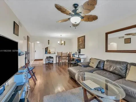 469 N Pine Island Road Plantation FL 33324
