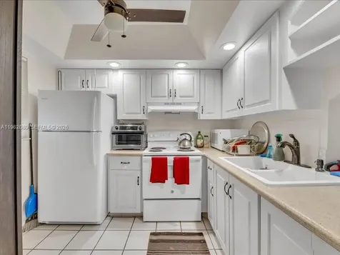 469 N Pine Island Road Plantation FL 33324
