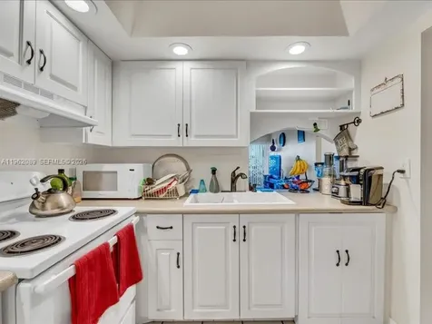 469 N Pine Island Road Plantation FL 33324