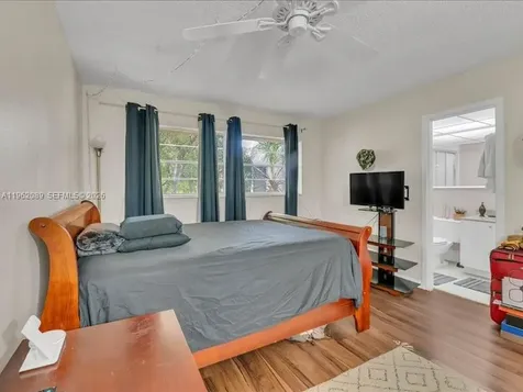 469 N Pine Island Road Plantation FL 33324