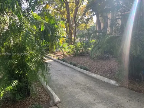 469 N Pine Island Road Plantation FL 33324