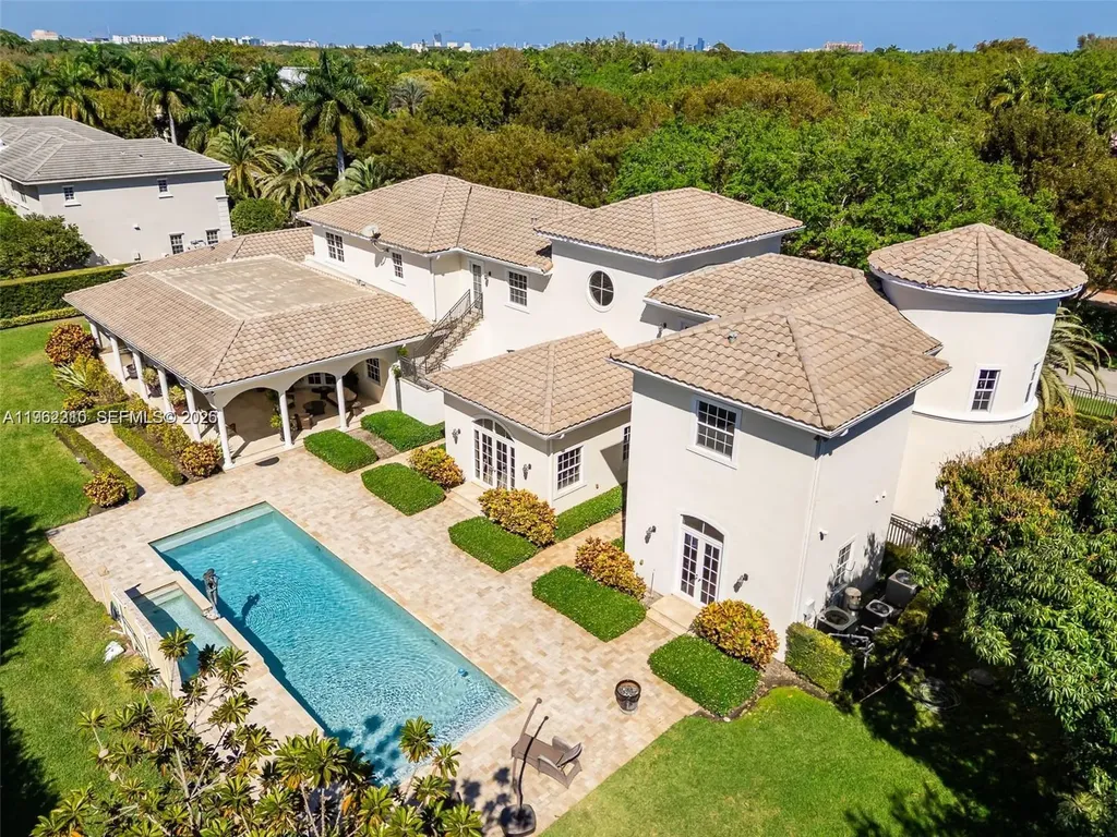 9076 SW 59th Court Pinecrest FL 33156