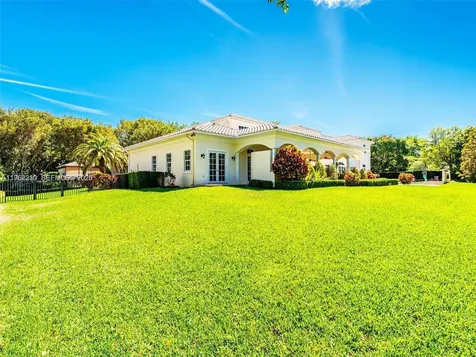 9076 SW 59th Court Pinecrest FL 33156