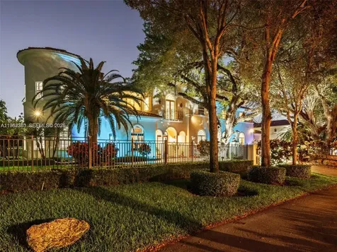 9076 SW 59th Court Pinecrest FL 33156