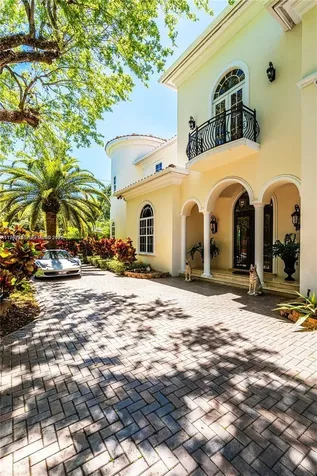 9076 SW 59th Court Pinecrest FL 33156