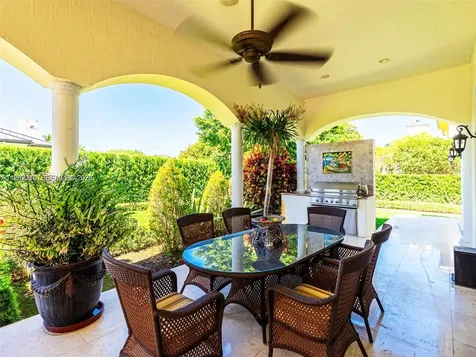 9076 SW 59th Court Pinecrest FL 33156