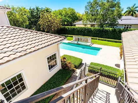 9076 SW 59th Court Pinecrest FL 33156