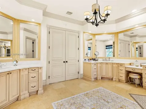 9076 SW 59th Court Pinecrest FL 33156