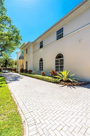 9076 SW 59th Court Pinecrest FL 33156