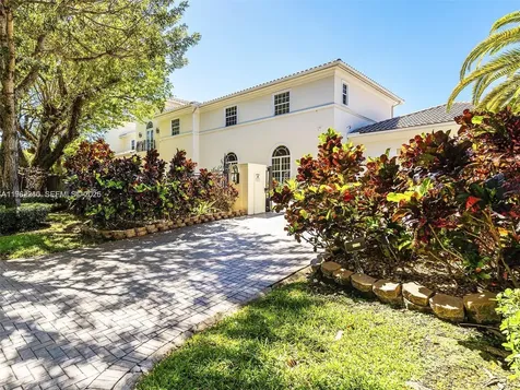 9076 SW 59th Court Pinecrest FL 33156