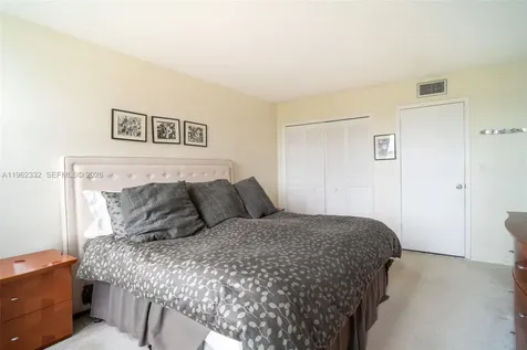 3510 Oaks Way Pompano Beach FL 33069