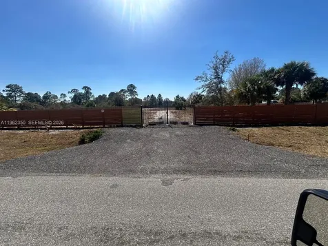 648 Hunting Club Avenue Clewiston FL 33440