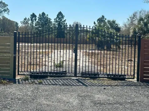 648 Hunting Club Avenue Clewiston FL 33440