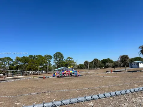 648 Hunting Club Avenue Clewiston FL 33440