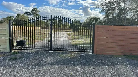 648 Hunting Club Avenue Clewiston FL 33440