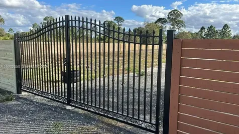 648 Hunting Club Avenue Clewiston FL 33440