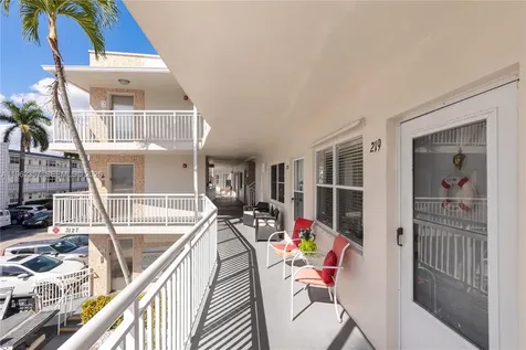 3127 S Ocean Drive Hallandale Beach FL 33009