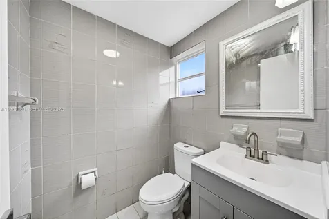 1285 W 42nd Place Hialeah FL 33012