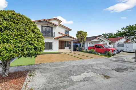 1285 W 42nd Place Hialeah FL 33012