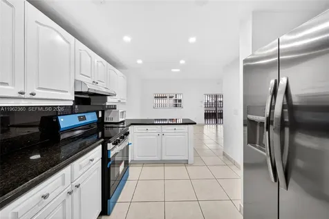 1285 W 42nd Place Hialeah FL 33012