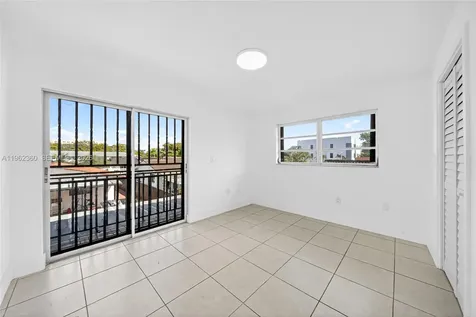 1285 W 42nd Place Hialeah FL 33012
