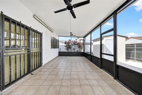 1285 W 42nd Place Hialeah FL 33012