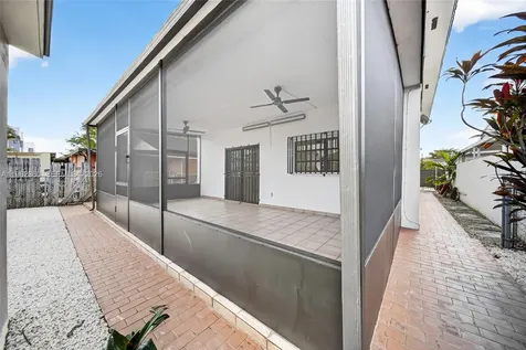 1285 W 42nd Place Hialeah FL 33012