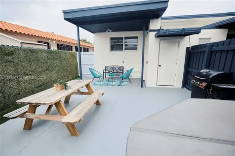 1232 SW 30th Place Miami FL 33135