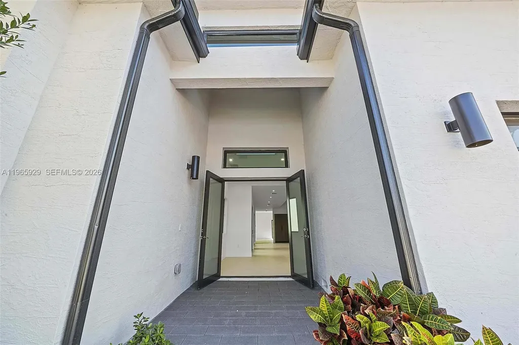 5718 Ashwood Circle W Hollywood FL 33312