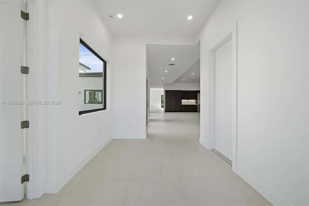 5718 Ashwood Circle W Hollywood FL 33312