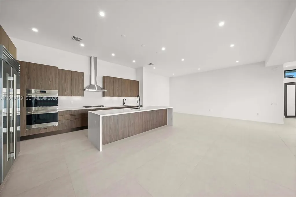 5718 Ashwood Circle W Hollywood FL 33312