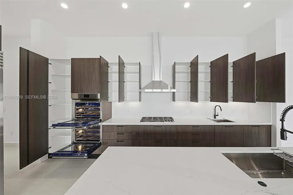 5718 Ashwood Circle W Hollywood FL 33312