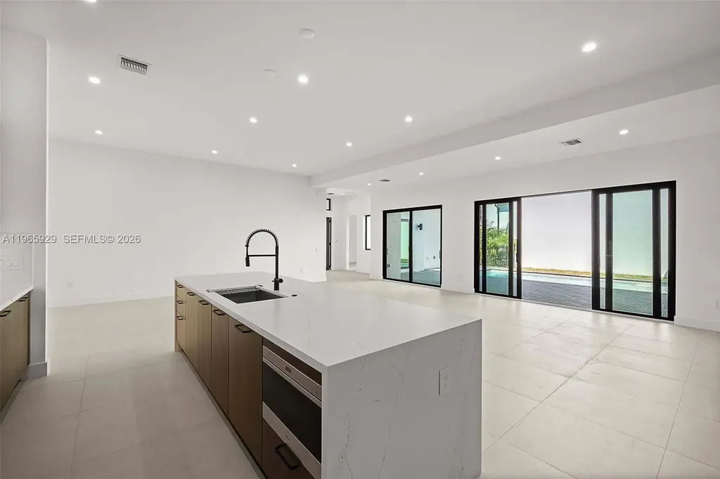 5718 Ashwood Circle W Hollywood FL 33312