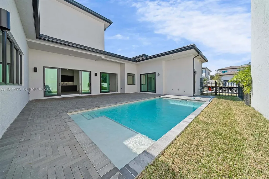 5718 Ashwood Circle W Hollywood FL 33312