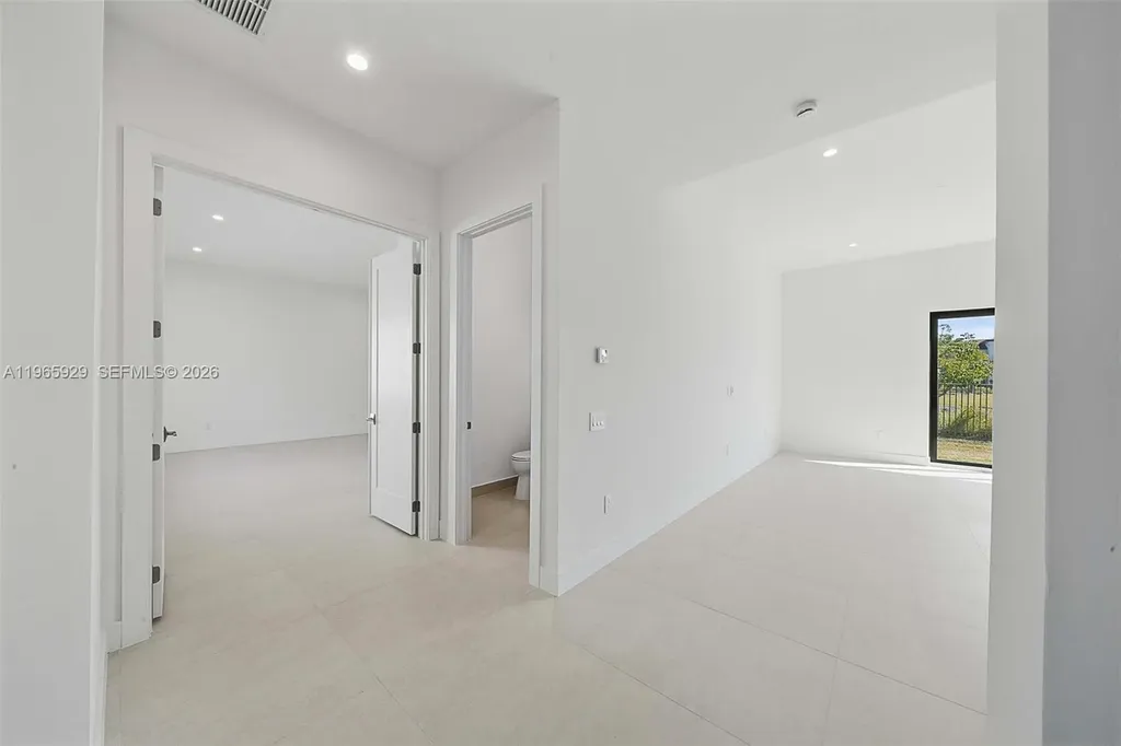 5718 Ashwood Circle W Hollywood FL 33312