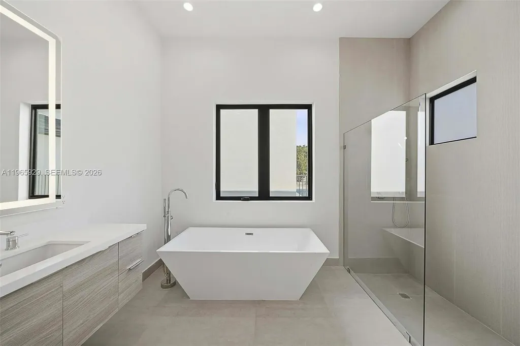 5718 Ashwood Circle W Hollywood FL 33312