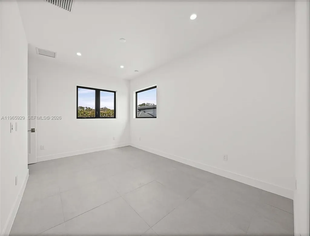 5718 Ashwood Circle W Hollywood FL 33312