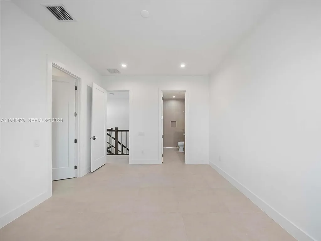 5718 Ashwood Circle W Hollywood FL 33312