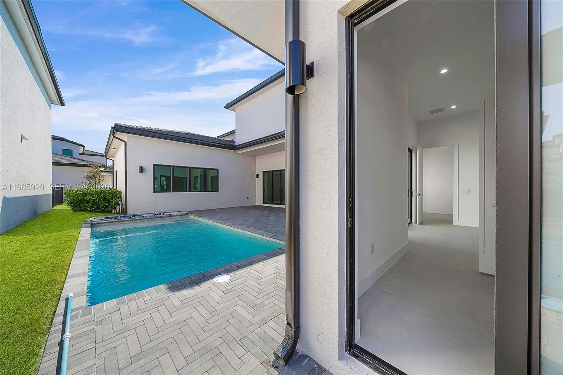 5718 Ashwood Circle W Hollywood FL 33312
